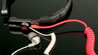 Illustration for article titled Gears of Wars 3 Gets Its Own Damn Throat Mic and Headsets